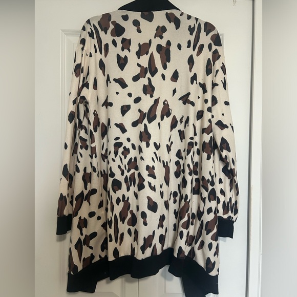 Leopard Print with Black Trim Lightweight Jacket - Picture 3 of 4